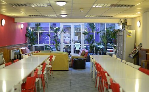 Hostal Abbey Court *